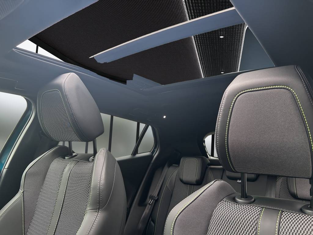 PEUGEOT 2008 1.2 145 MHEV GT-image-9