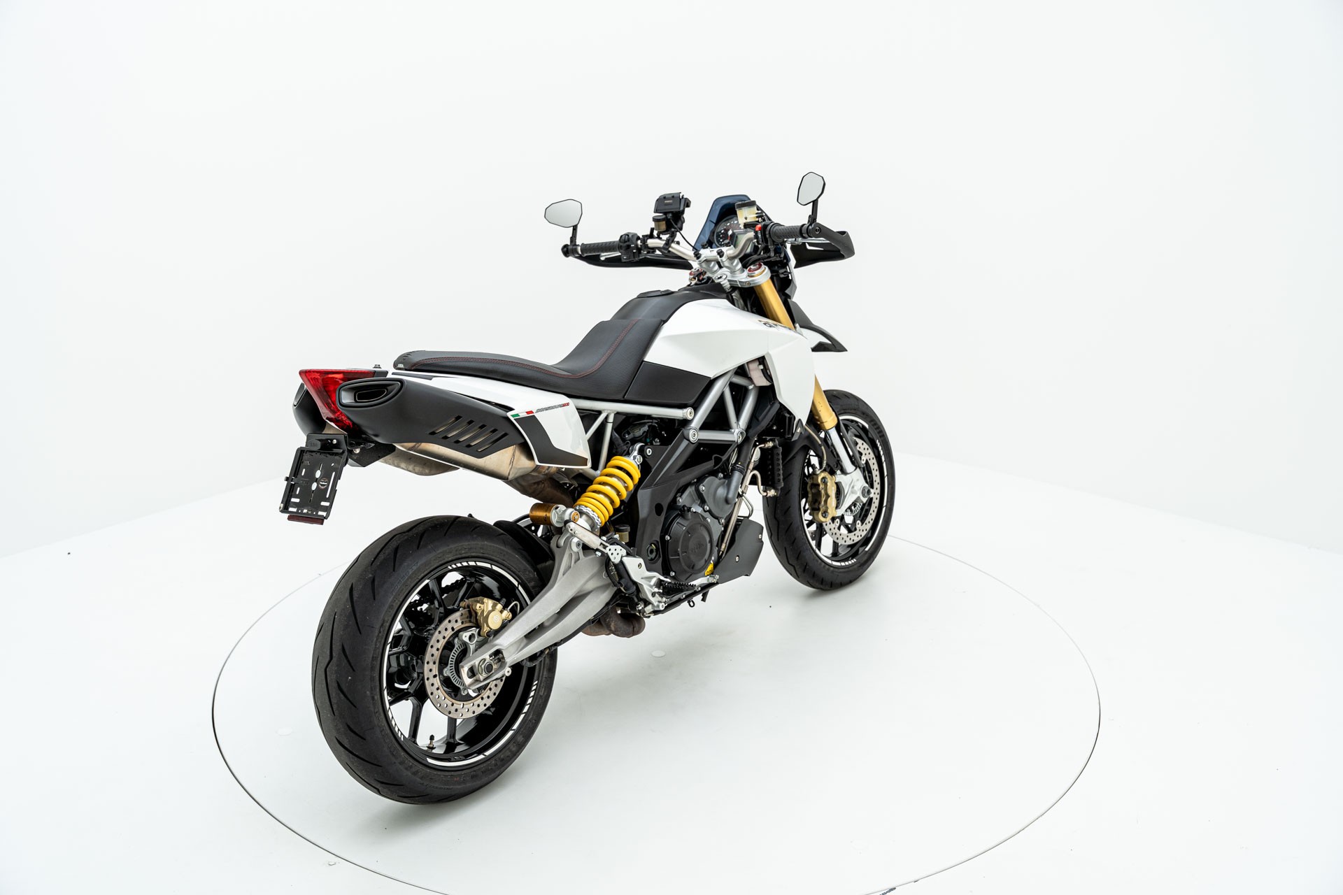 APRILIA Dorsoduro 1200-showroom-element-3