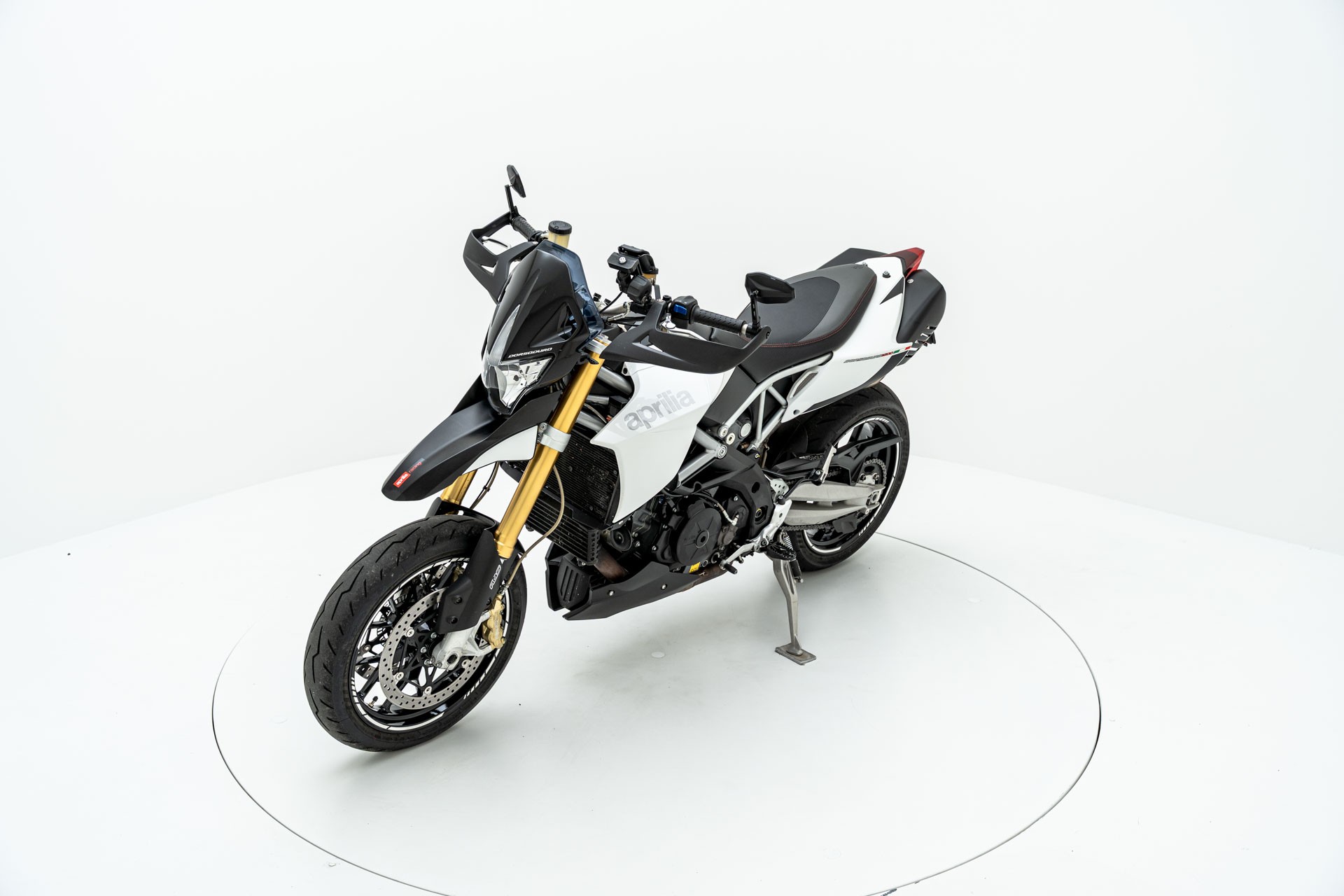 APRILIA Dorsoduro 1200-showroom-element-2