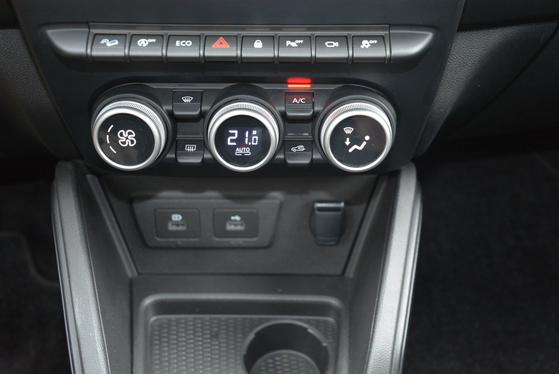 DACIA Duster TCe 150 Journey+ 4x4-image-10