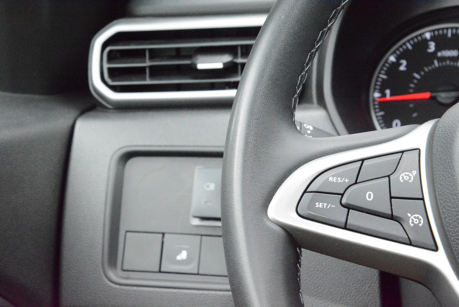 DACIA Duster TCe 150 Journey+ 4x4-image-11