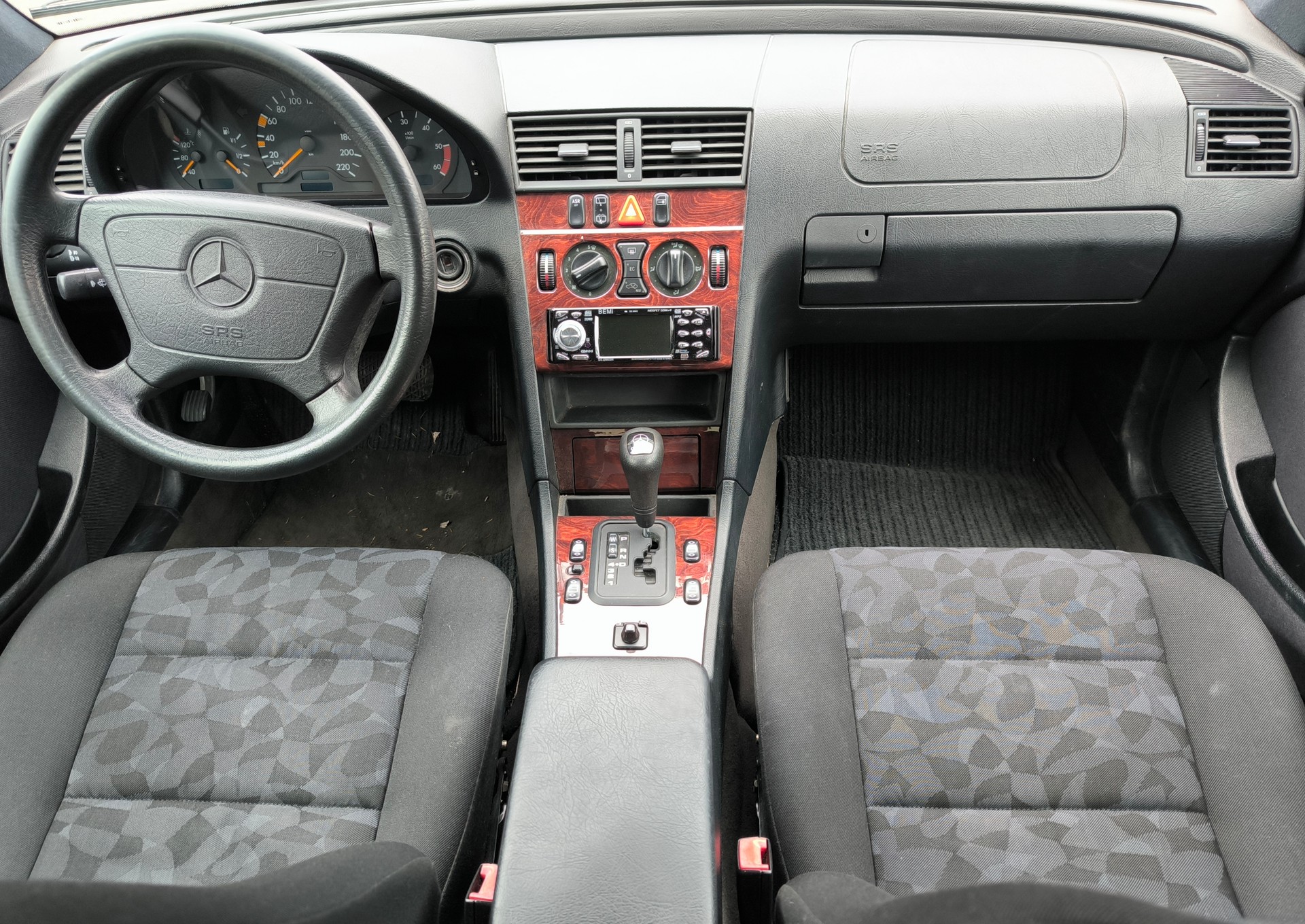 MERCEDES-BENZ C 250 TD Sport-image-5