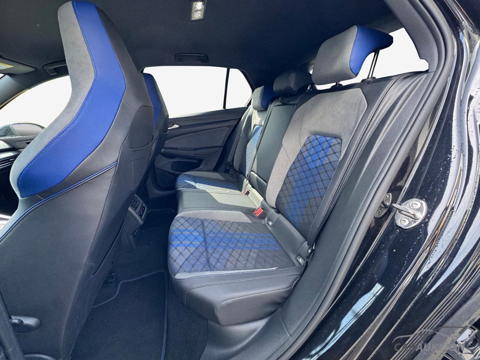 VW Golf 2.0 TSI R DSG 4Motion-image-11