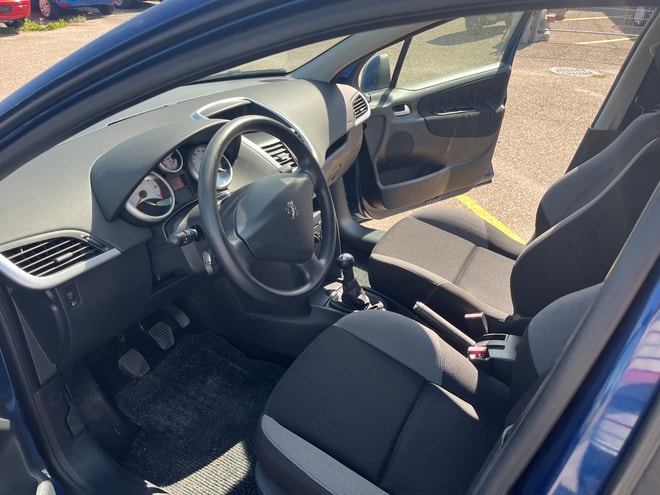 PEUGEOT 207 1.4 16V Trendy-image-7