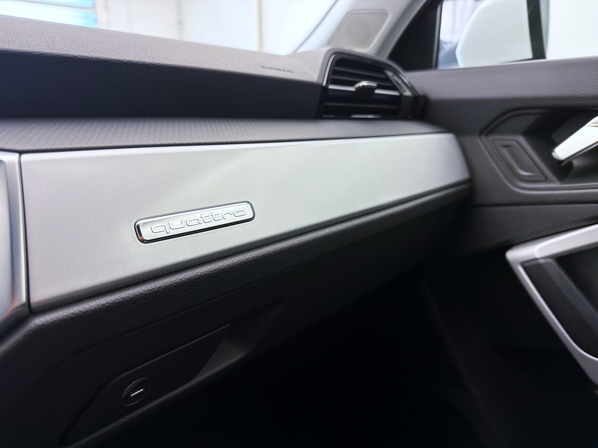 AUDI Q3 Sportback 40 TFSI quattro S-tronic-image-18