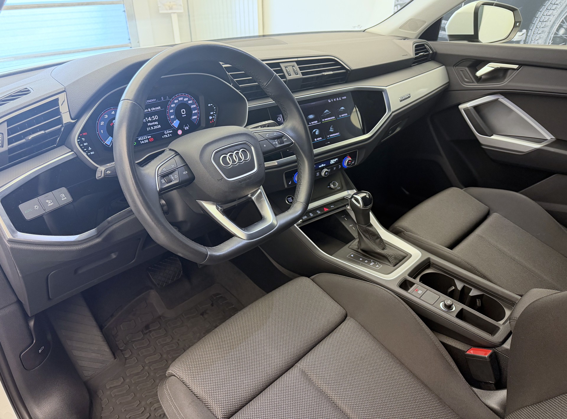 AUDI Q3 Sportback 40 TFSI quattro S-tronic-image-6