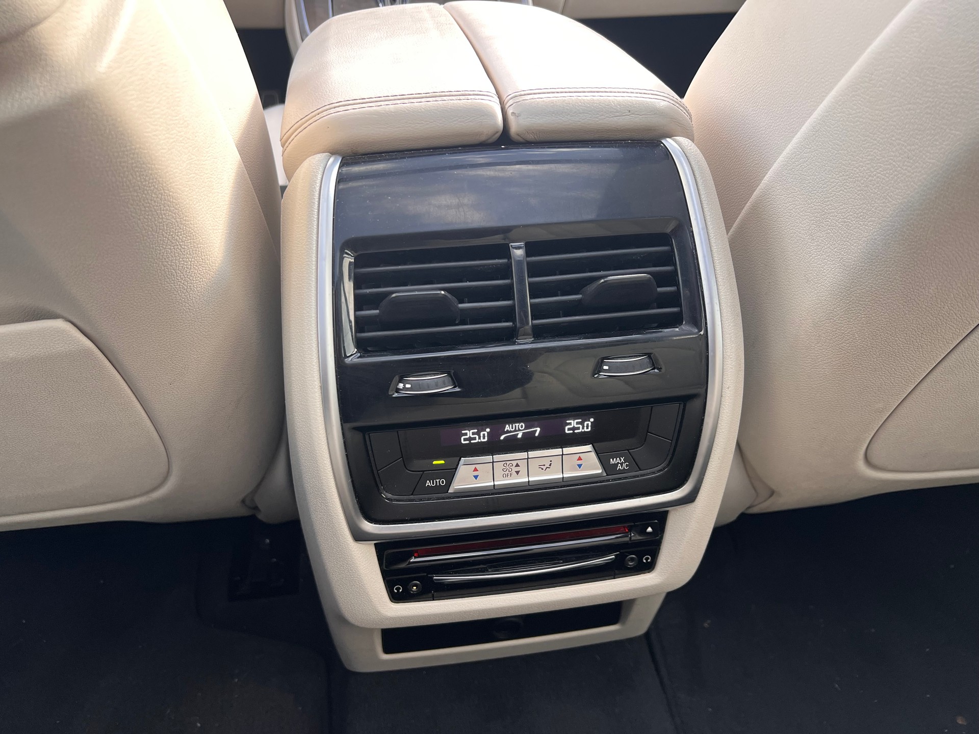 BMW BMW X5 xDrive 30d Steptronic M-Sport-image-15