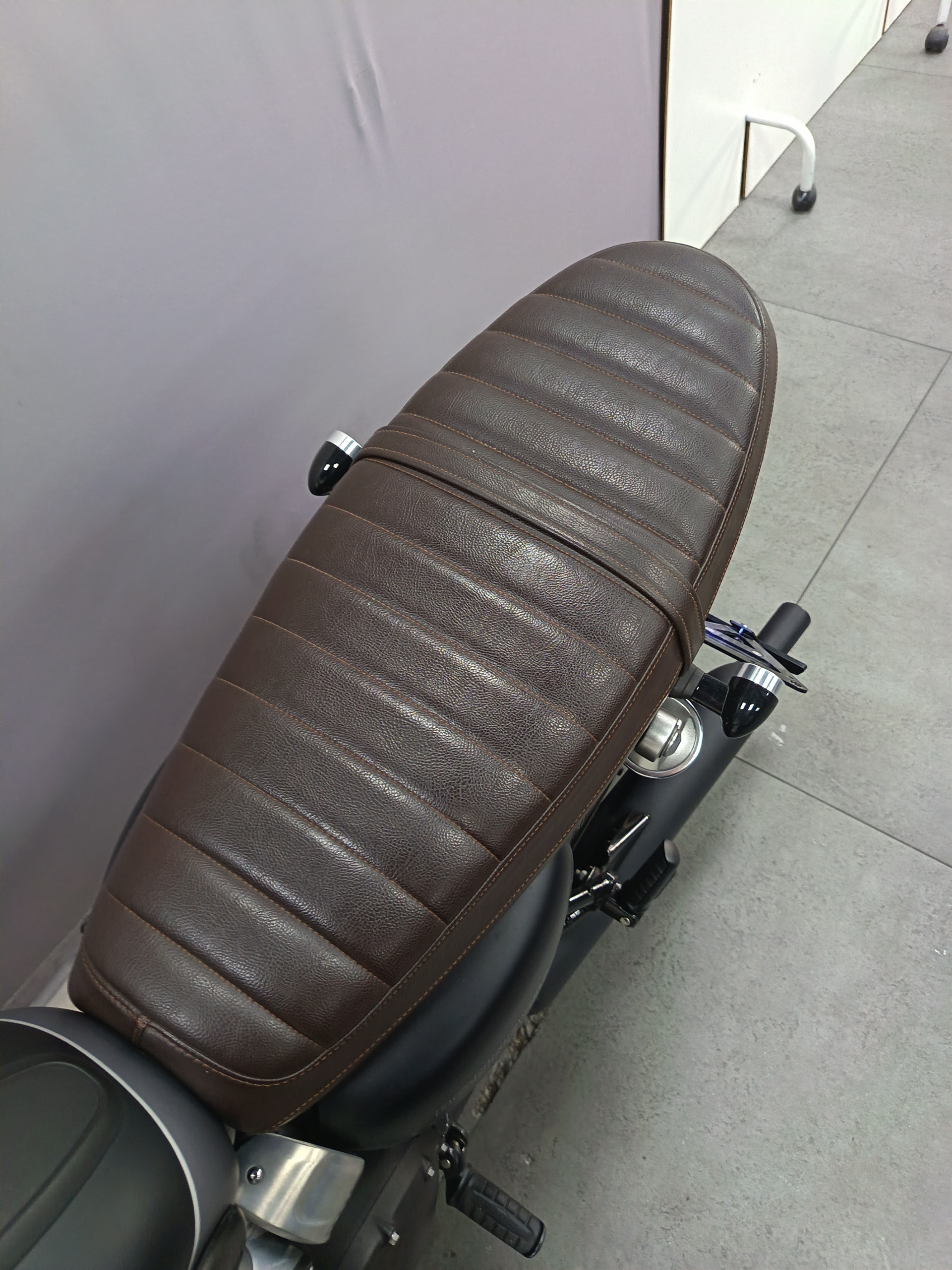 TRIUMPH Bonneville T120 Black Gold Line-image-5