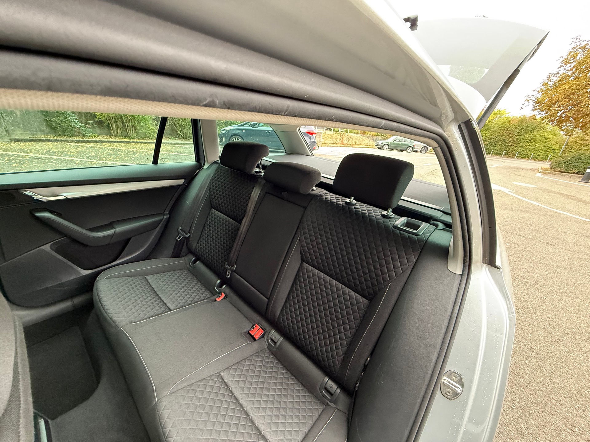 SKODA Octavia Combi 1.8 TSI Ambition 4x4 DSG-image-21