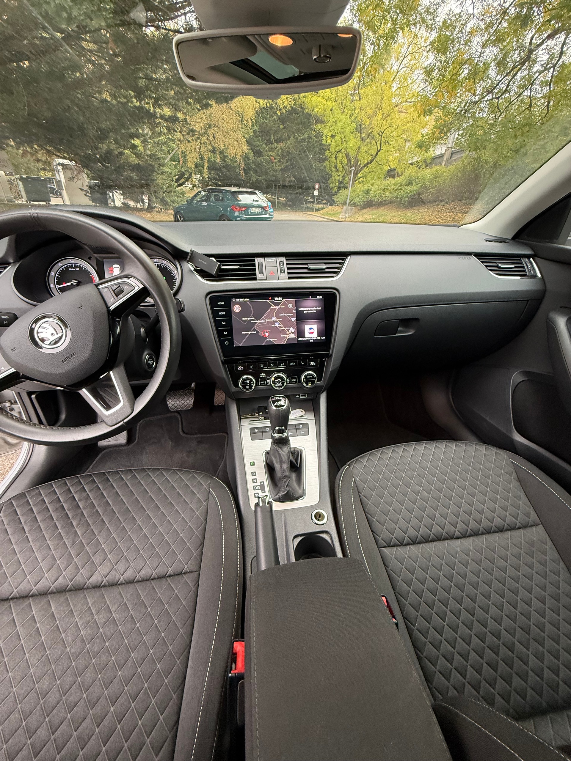 SKODA Octavia Combi 1.8 TSI Ambition 4x4 DSG-image-16