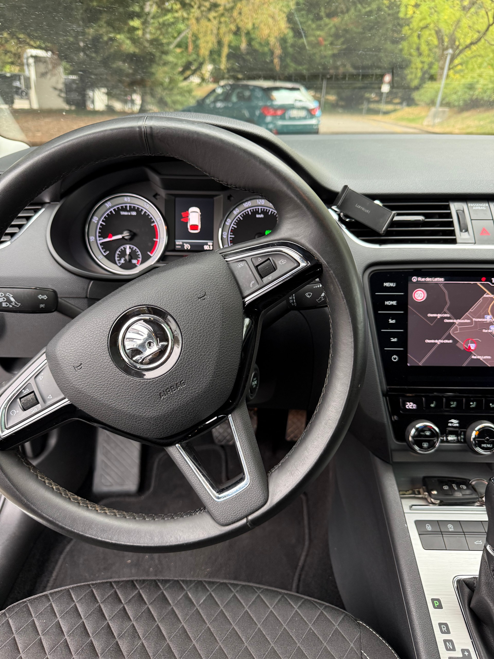 SKODA Octavia Combi 1.8 TSI Ambition 4x4 DSG-image-9