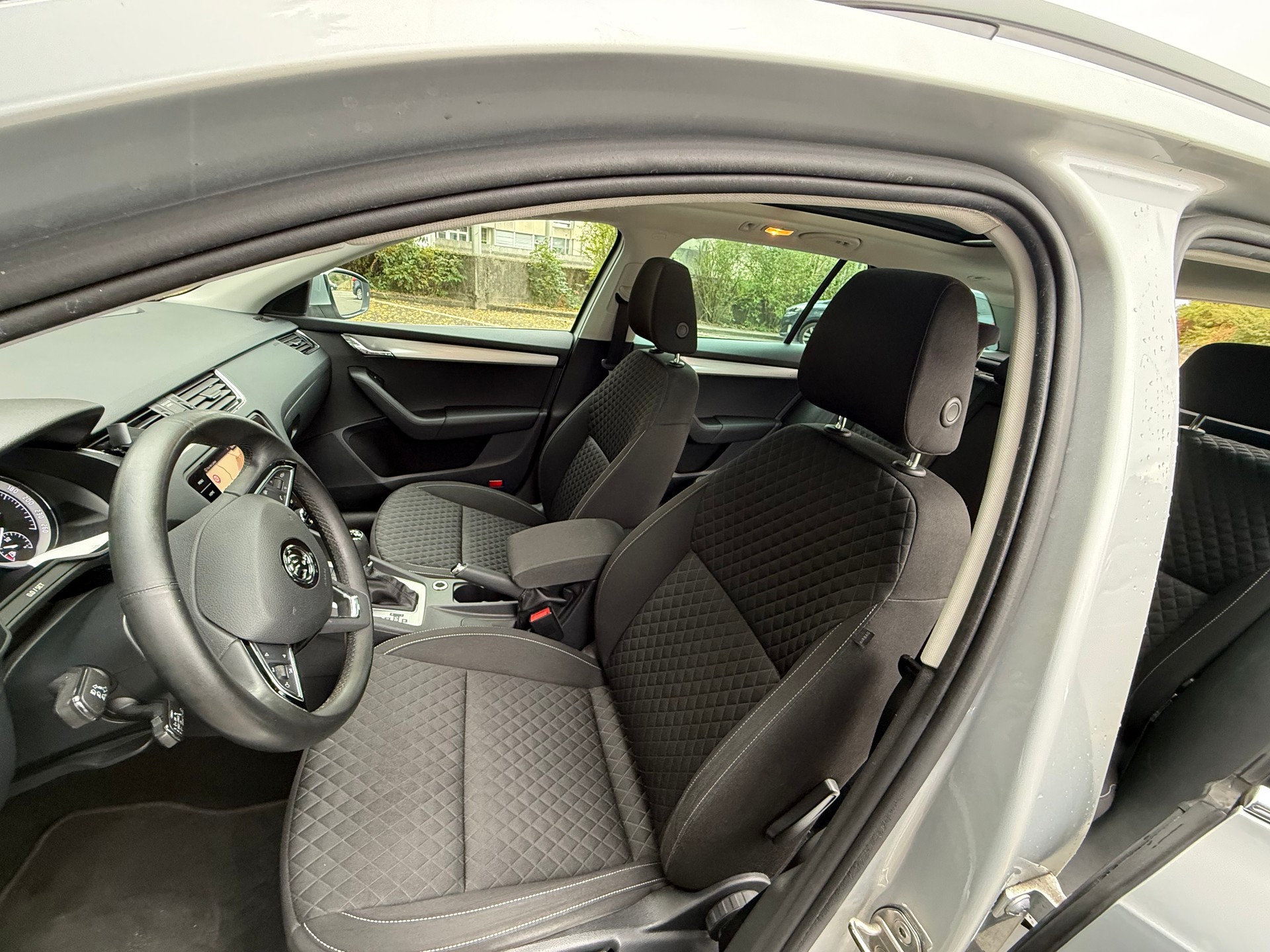 SKODA Octavia Combi 1.8 TSI Ambition 4x4 DSG-image-20