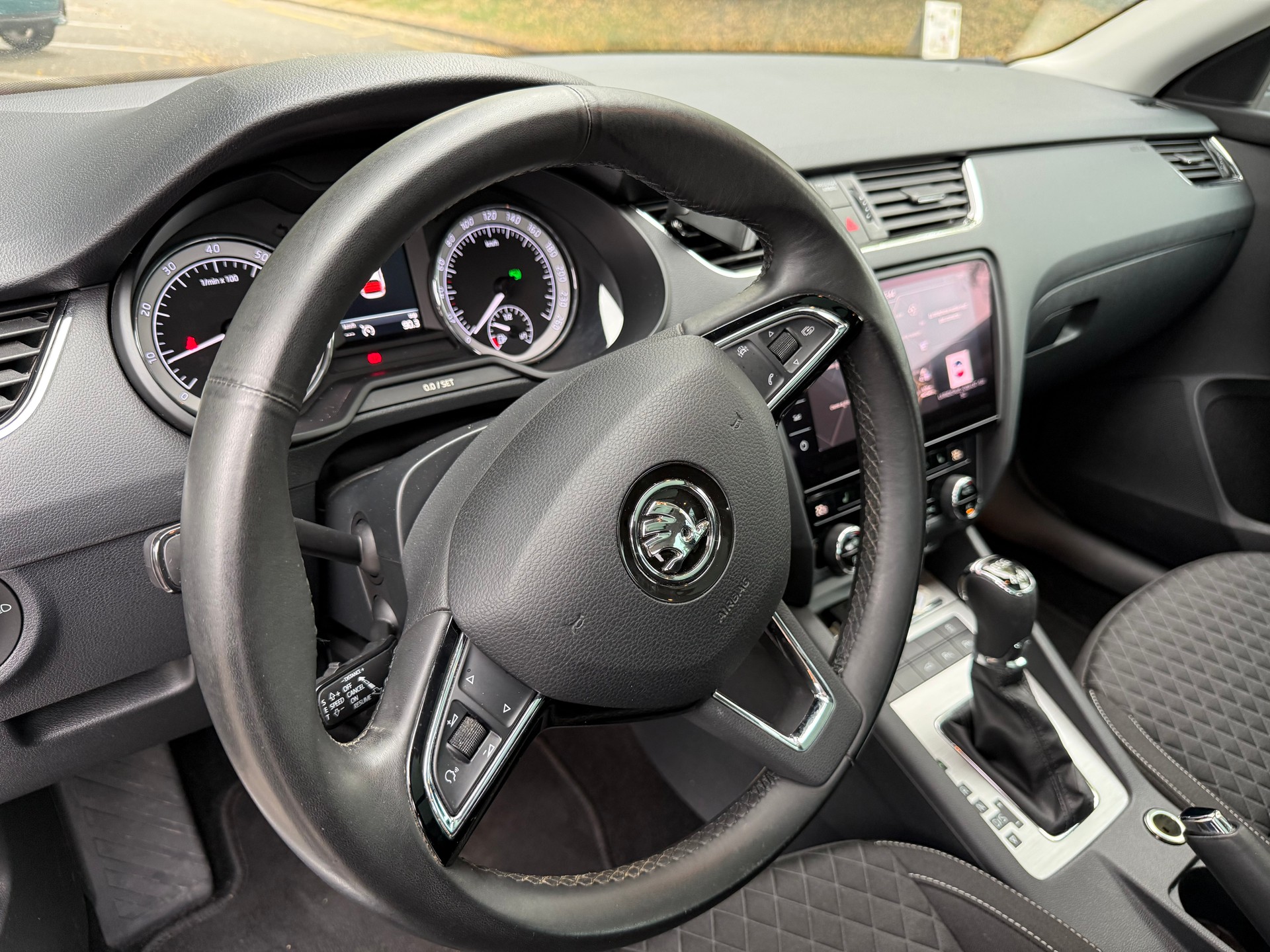 SKODA Octavia Combi 1.8 TSI Ambition 4x4 DSG-image-8