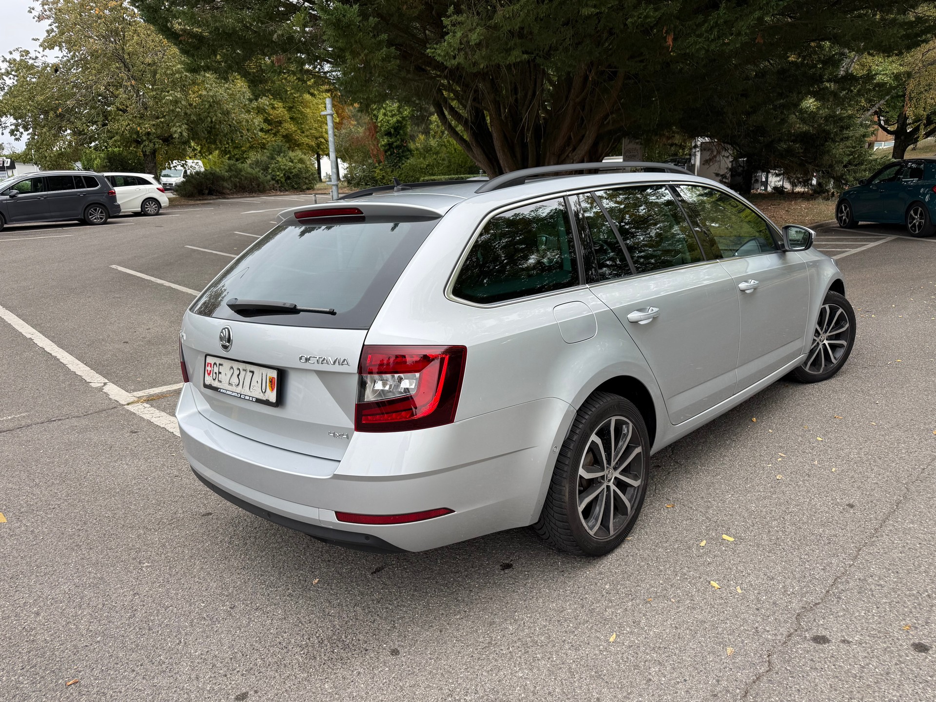 SKODA Octavia Combi 1.8 TSI Ambition 4x4 DSG-image-2