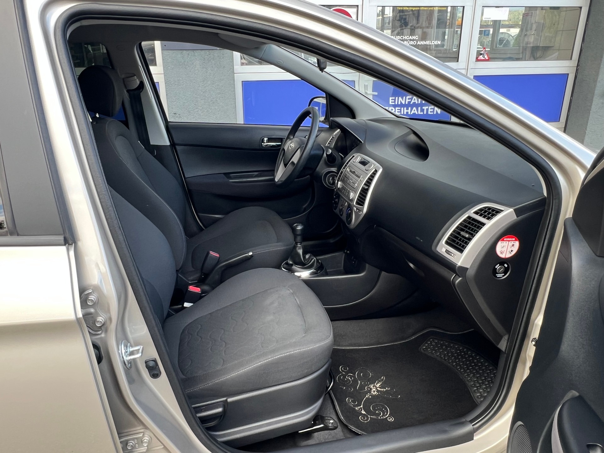 HYUNDAI i20 1.2 Comfort-image-13