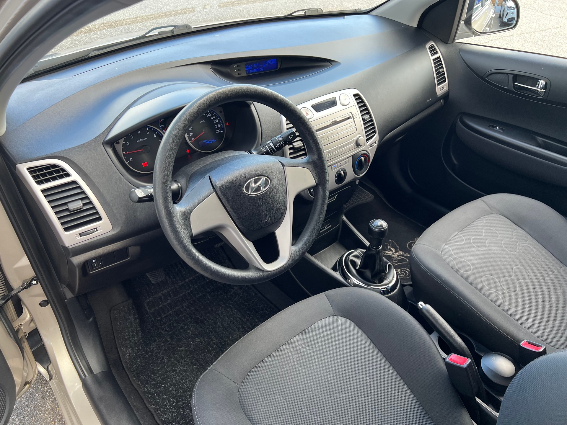 HYUNDAI i20 1.2 Comfort-image-8