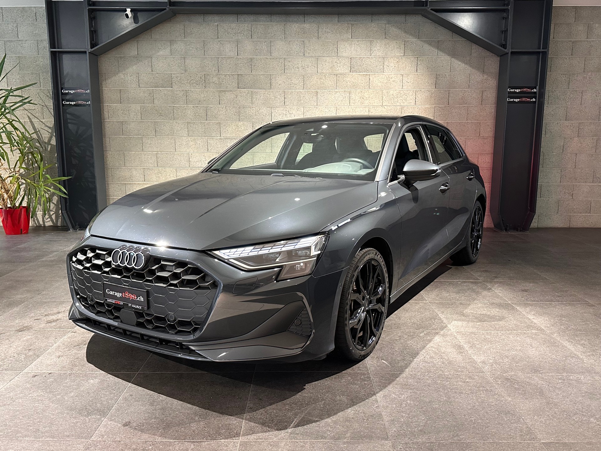 AUDI A3 Sportback 35 TFSI Attraction-image-1