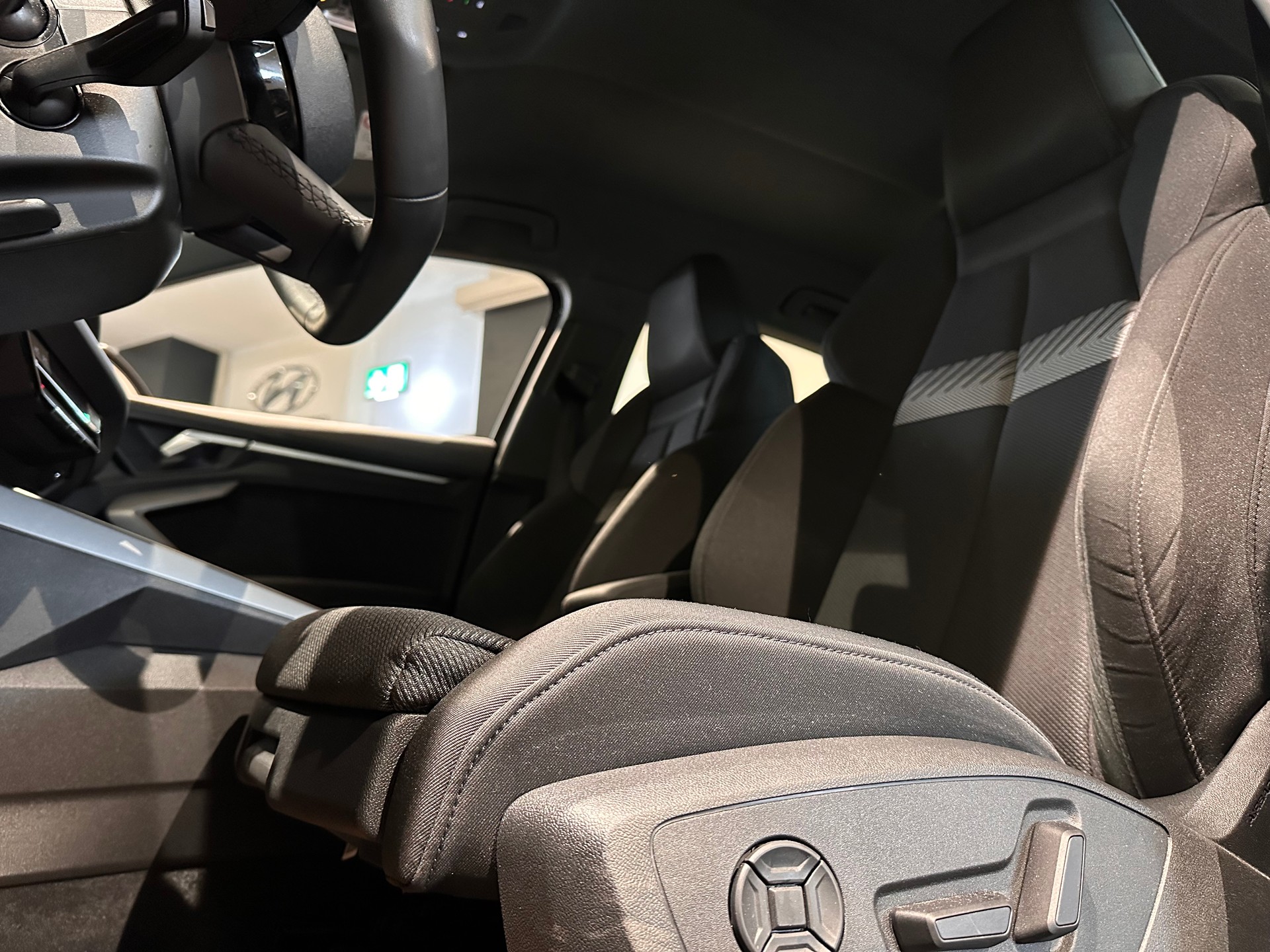 AUDI A3 Sportback 35 TFSI Attraction-image-9