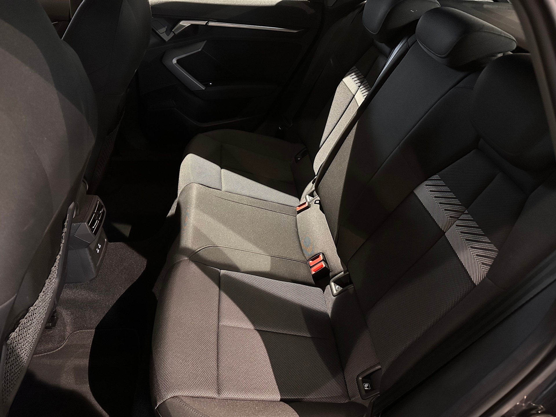 AUDI A3 Sportback 35 TFSI Attraction-image-12