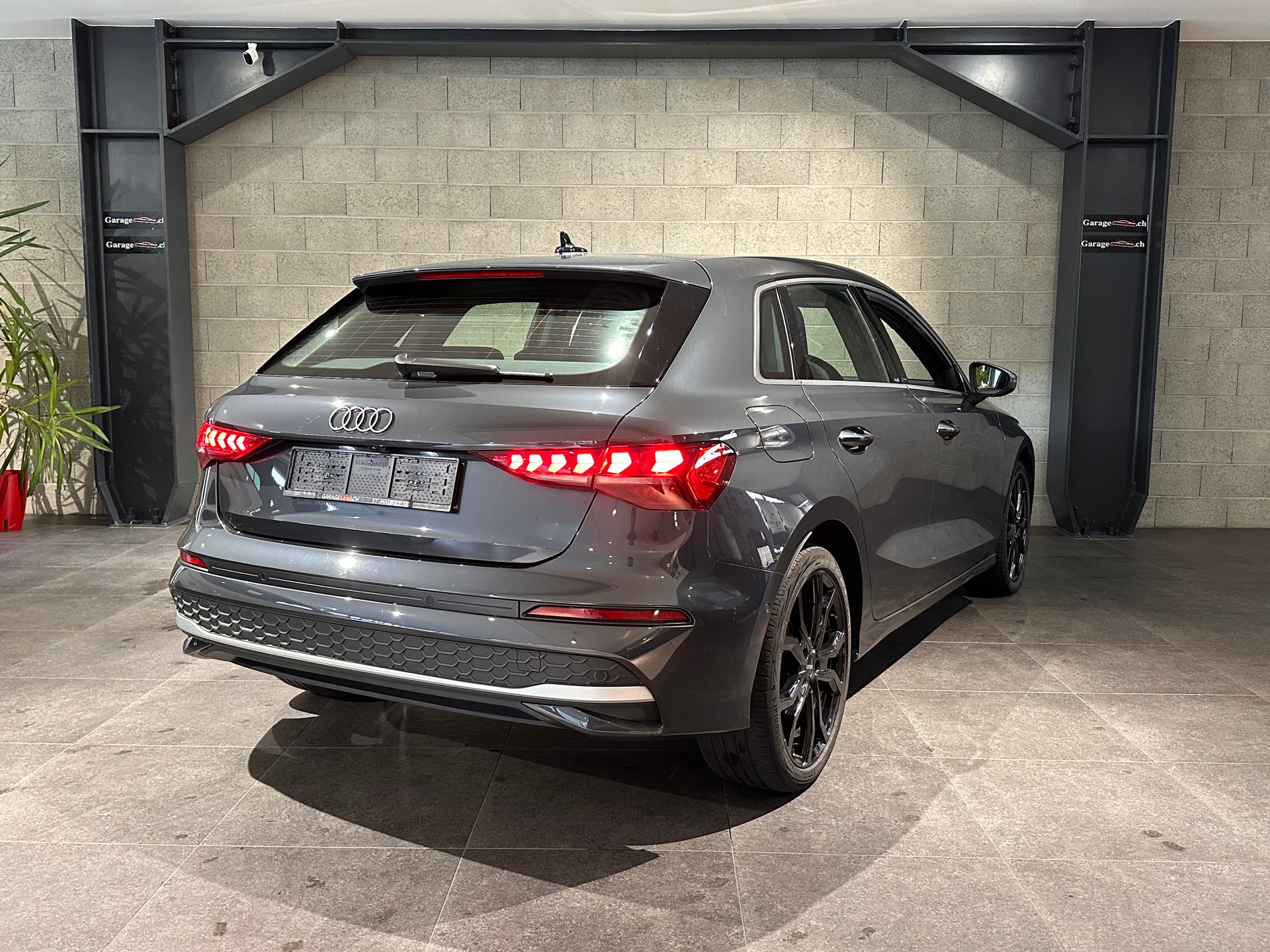 AUDI A3 Sportback 35 TFSI Attraction-image-4