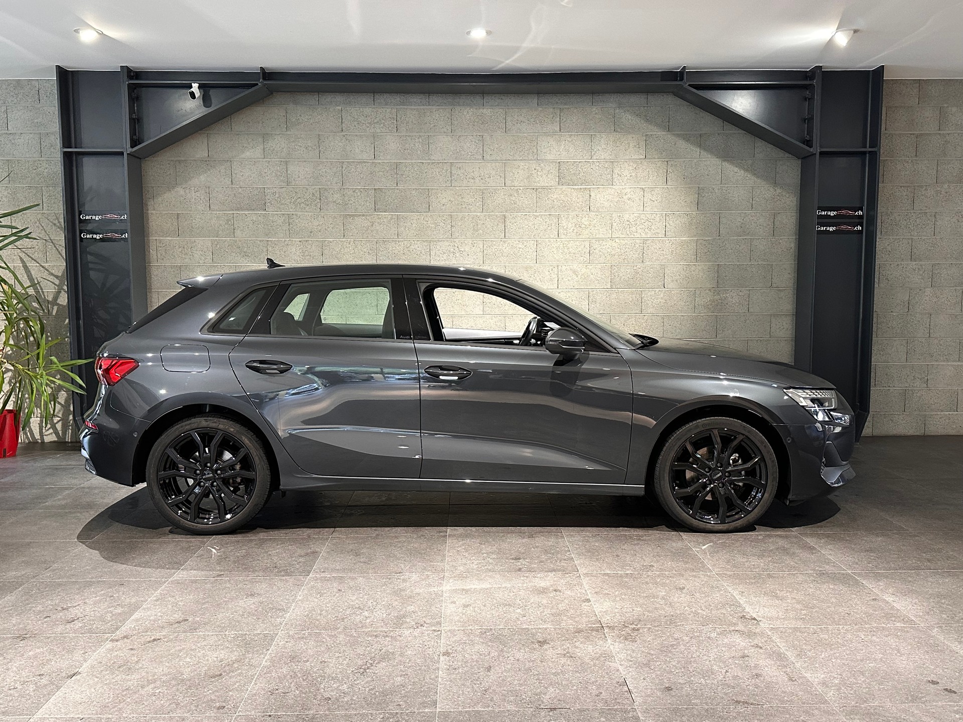 AUDI A3 Sportback 35 TFSI Attraction-image-3