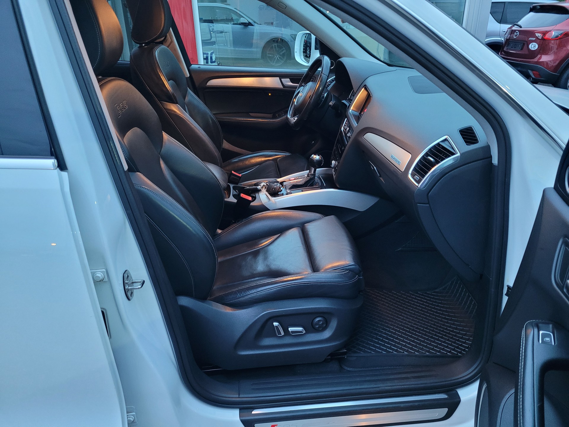 AUDI SQ5 3.0 TDI quattro tiptronic-image-12