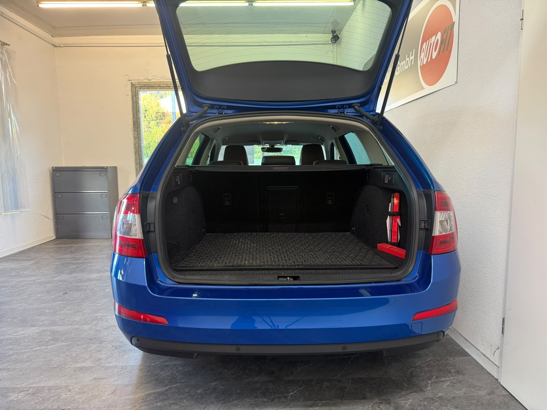 SKODA Octavia Combi 1.8 TSI Ambition 4x4 DSG-image-4