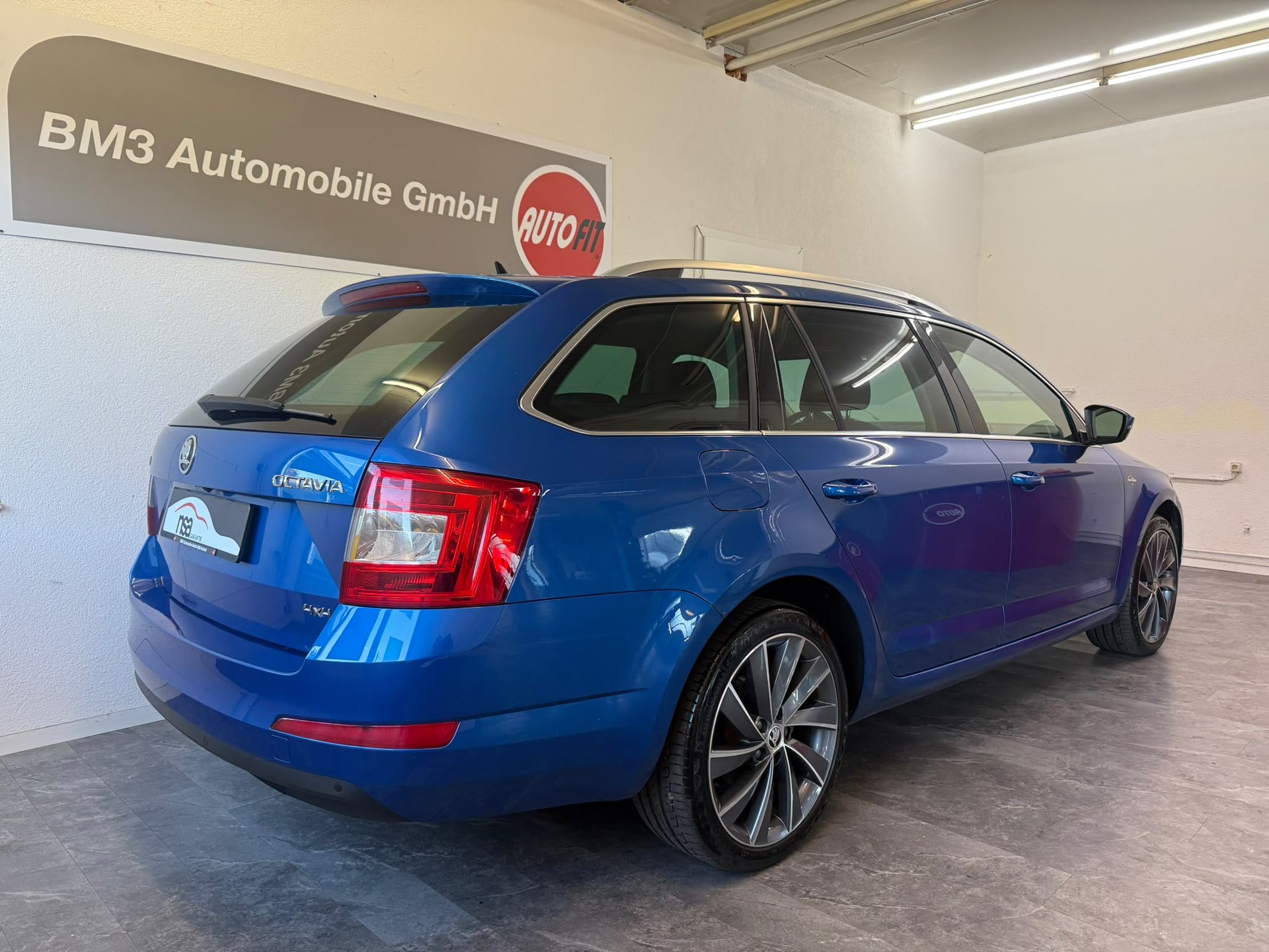 SKODA Octavia Combi 1.8 TSI Ambition 4x4 DSG-image-5