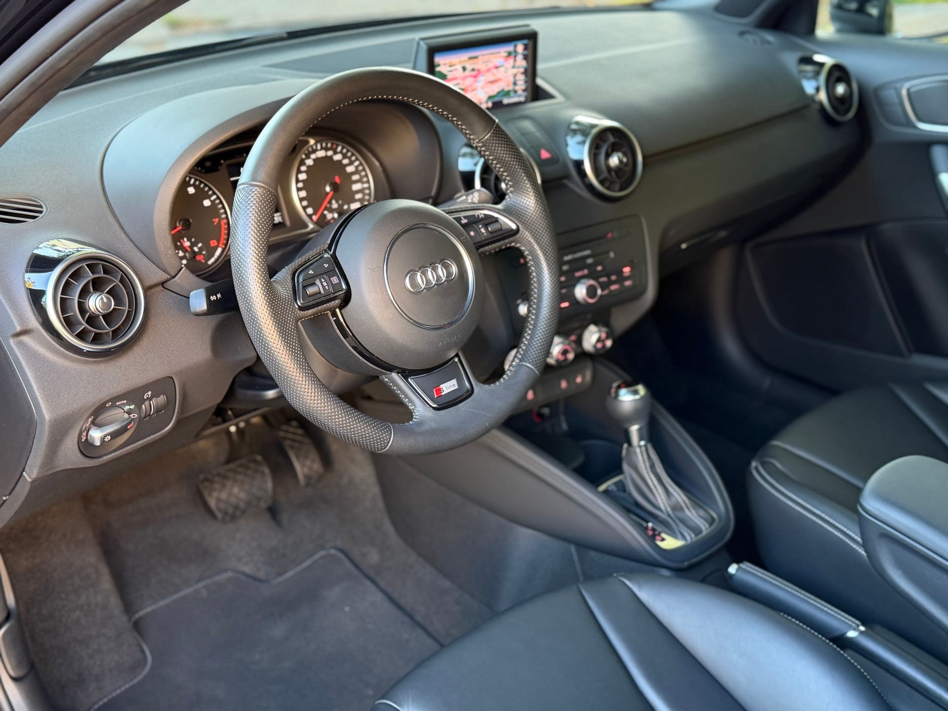 AUDI A1 Sport 1.4 TFSI Ambition S-tronic-image-22