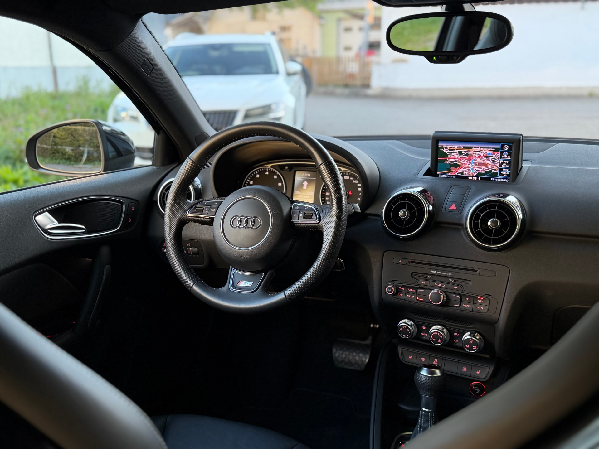 AUDI A1 Sport 1.4 TFSI Ambition S-tronic-image-21