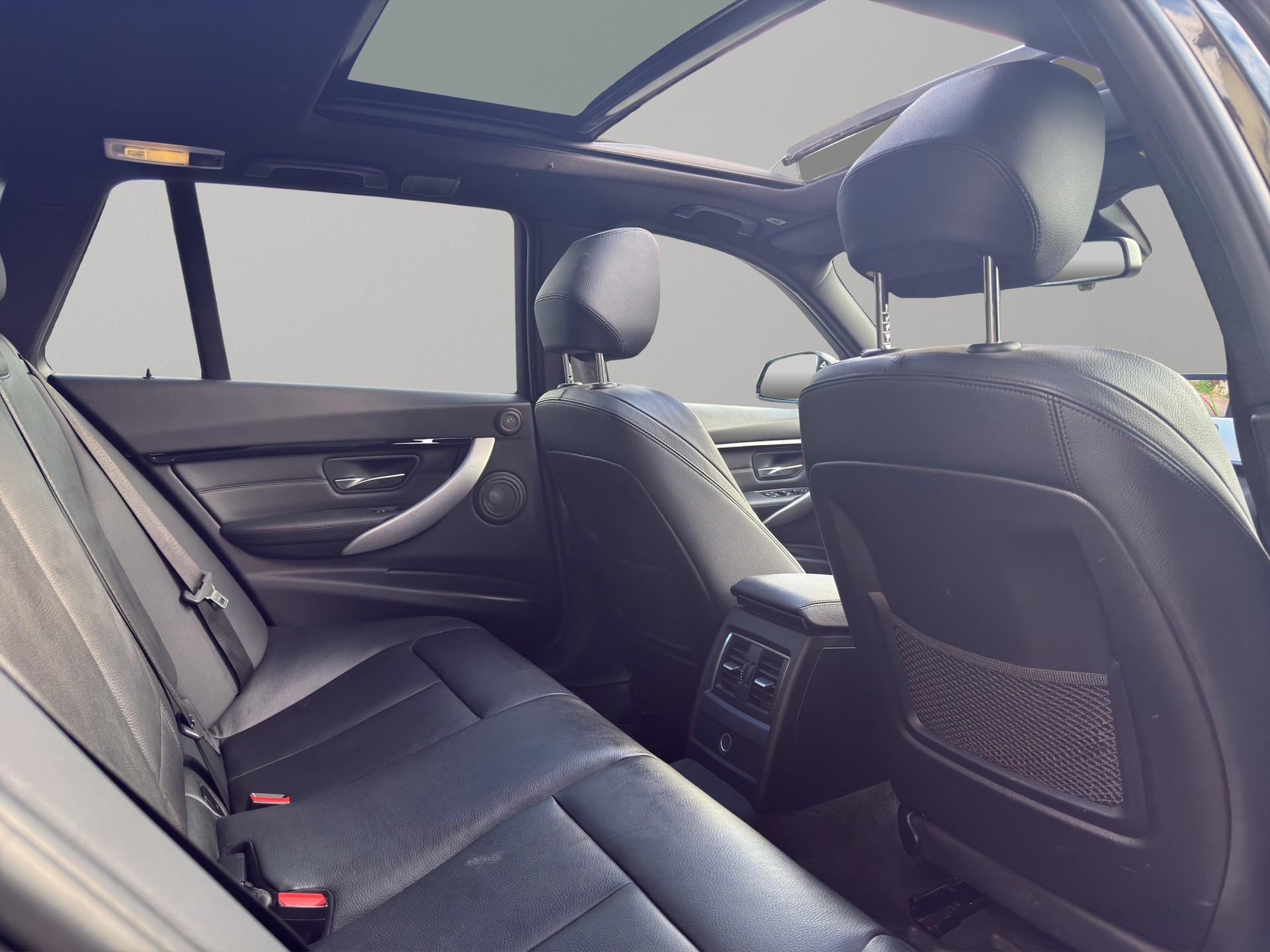 BMW 330i xDrive Touring Edition M Sport Steptronic-image-22