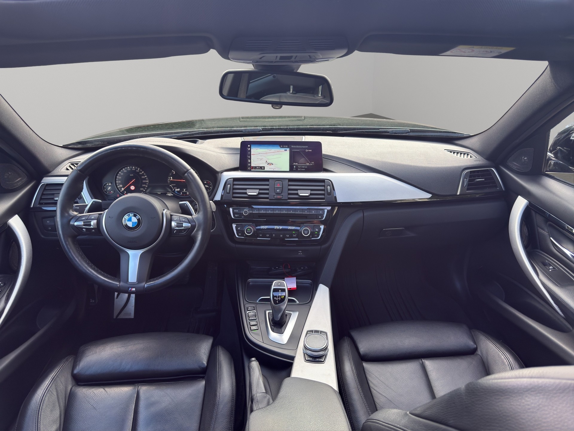 BMW 330i xDrive Touring Edition M Sport Steptronic-image-18