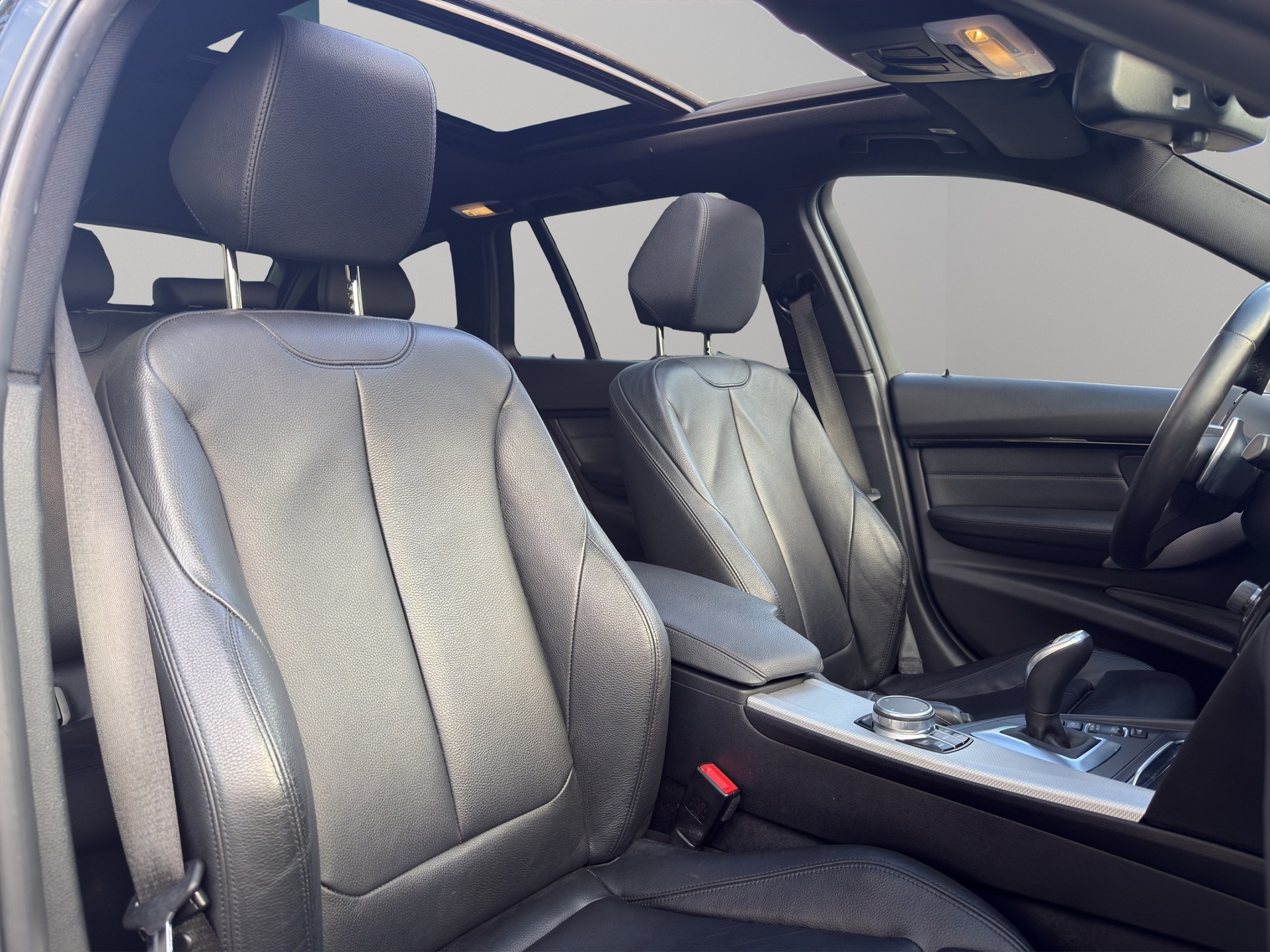 BMW 330i xDrive Touring Edition M Sport Steptronic-image-21