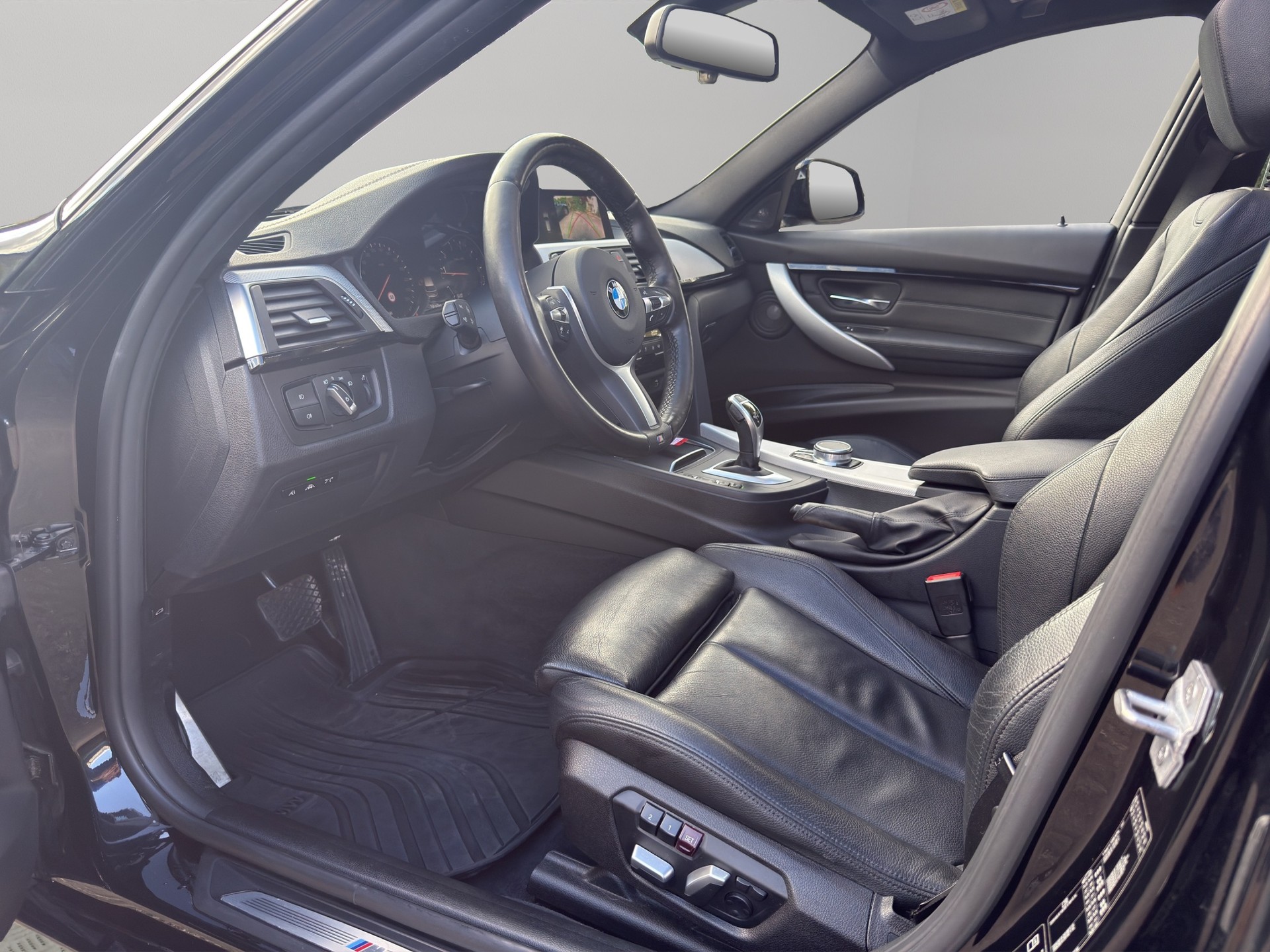 BMW 330i xDrive Touring Edition M Sport Steptronic-image-14
