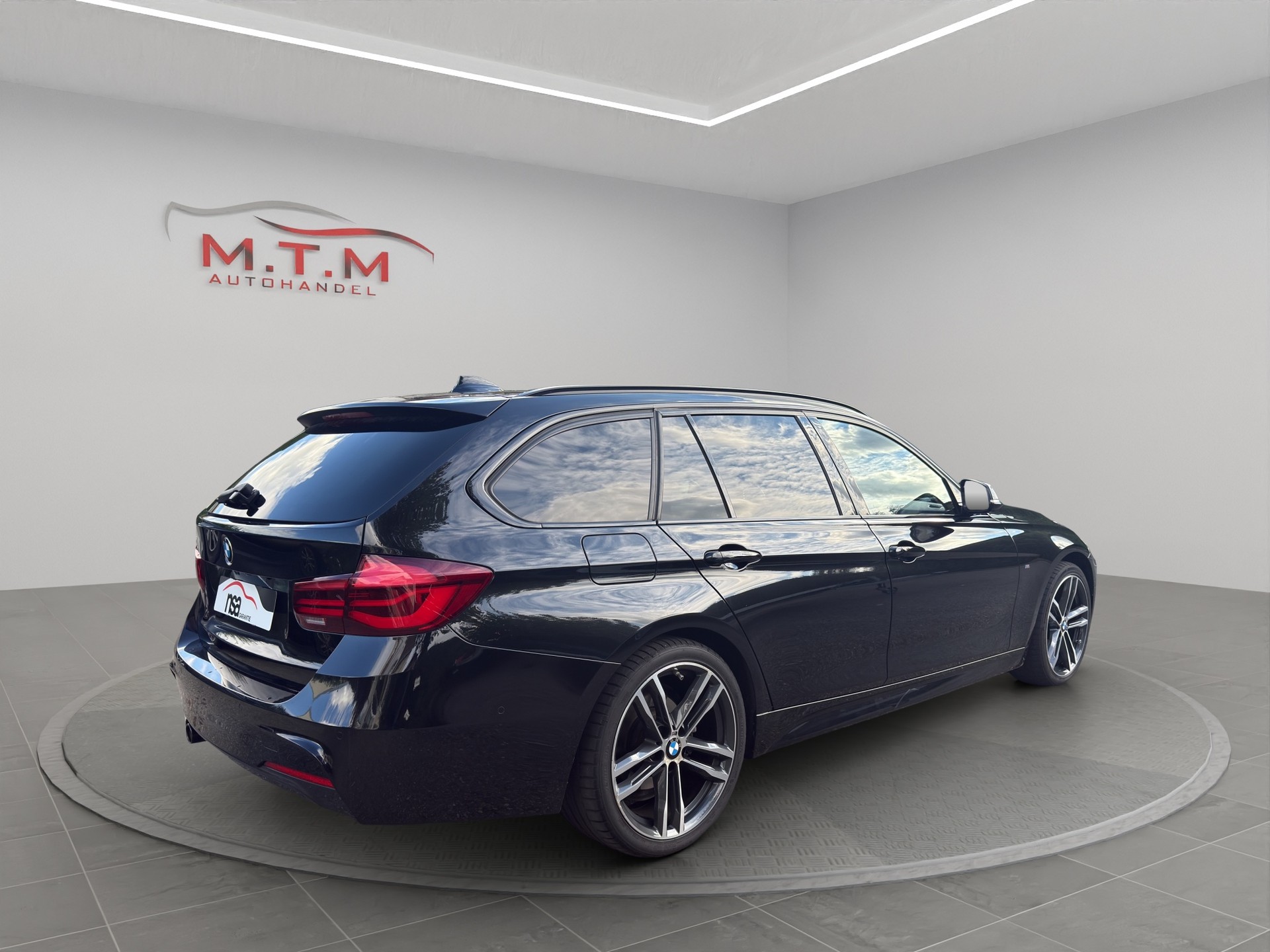 BMW 330i xDrive Touring Edition M Sport Steptronic-image-11