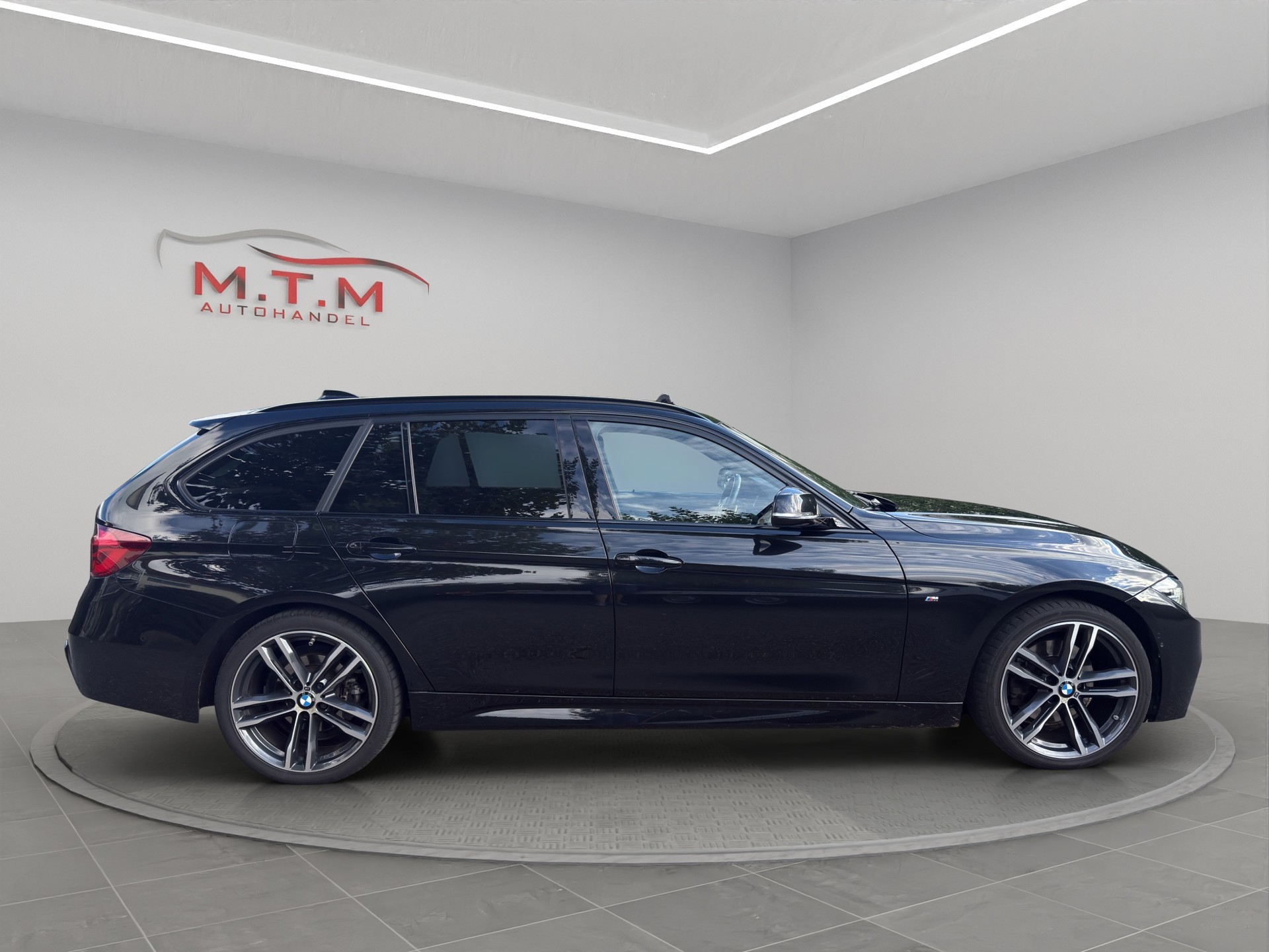 BMW 330i xDrive Touring Edition M Sport Steptronic-image-13