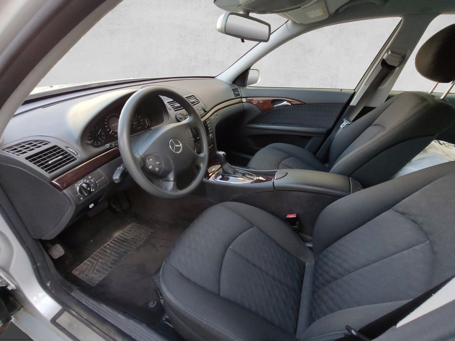MERCEDES-BENZ E 200 Kompressor Classic-image-6