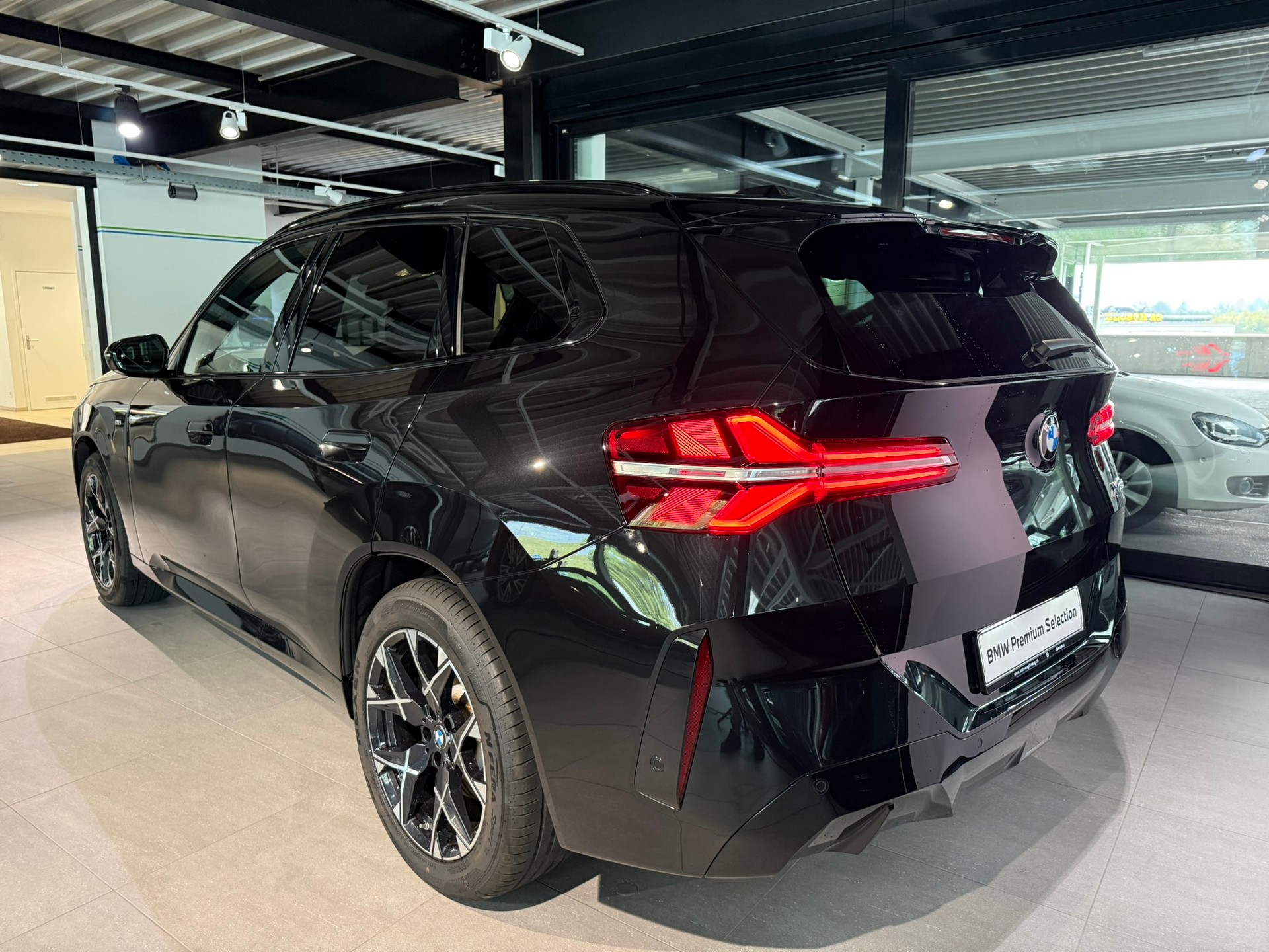 BMW X3 xDrive 48V 20d M Sport-showroom-element-3