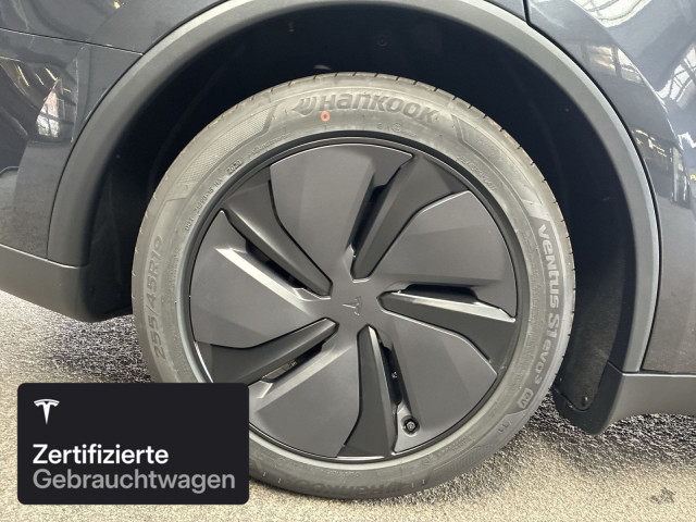 TESLA Model Y Long Range AWD-image-9