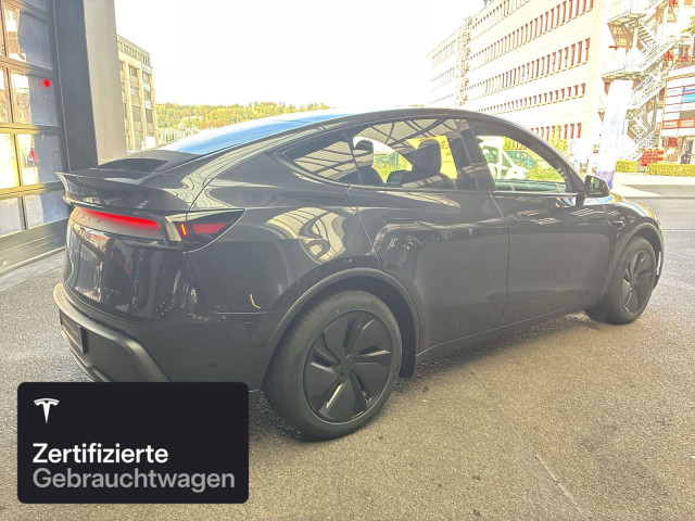 TESLA Model Y Long Range AWD-image-8