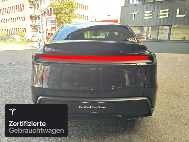 TESLA Model Y Long Range AWD-image-7