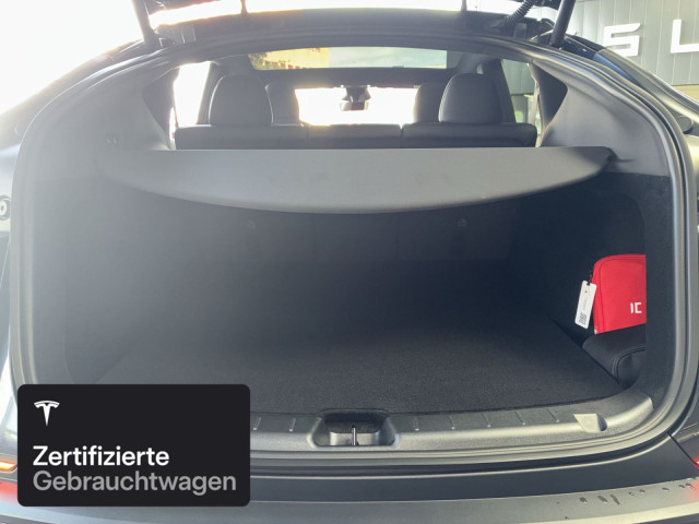 TESLA Model Y Long Range AWD-image-15