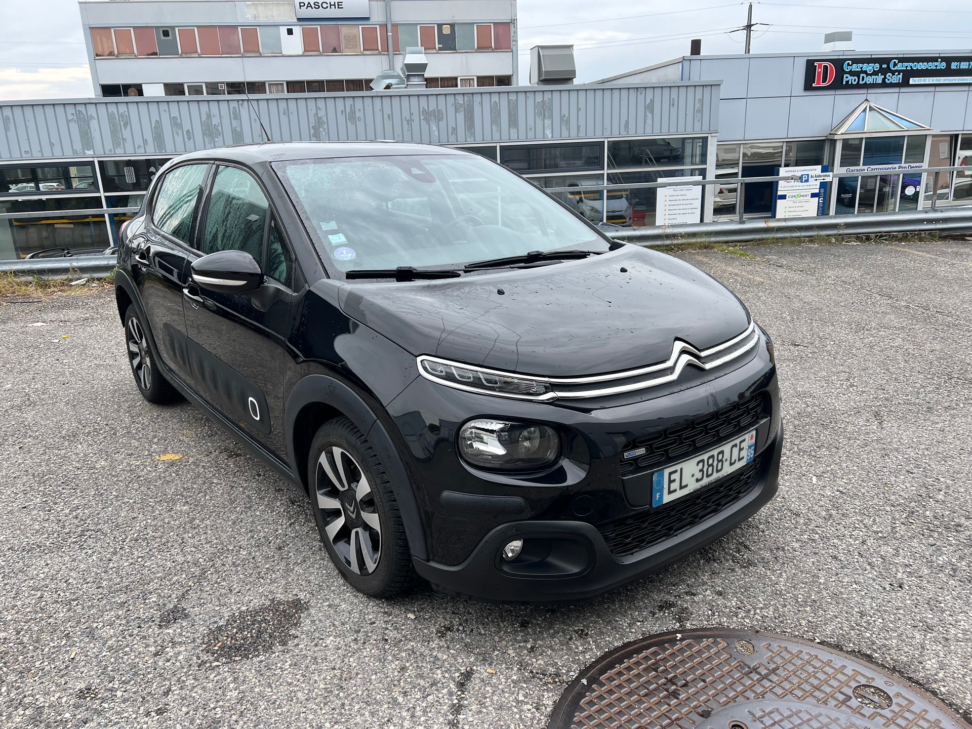CITROEN C3 1.2i PureTech Shine-image-1