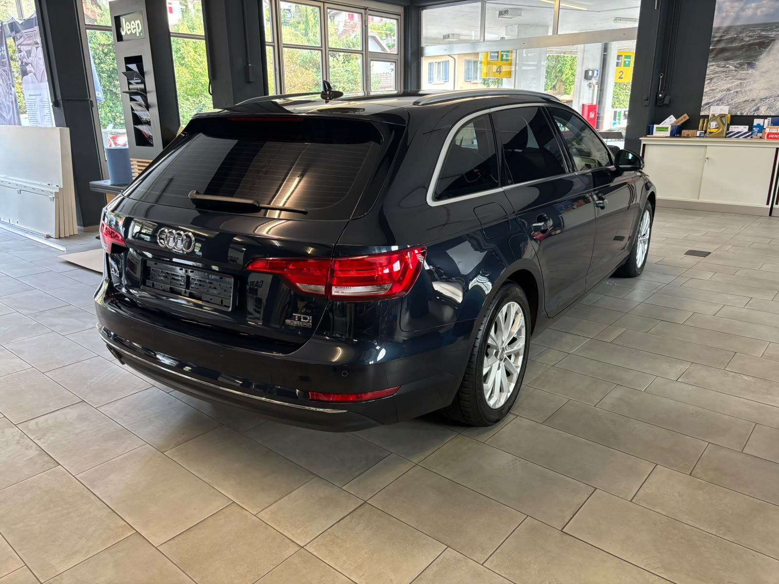 AUDI A4 Avant 2.0 TDI quattro S-tronic-image-2