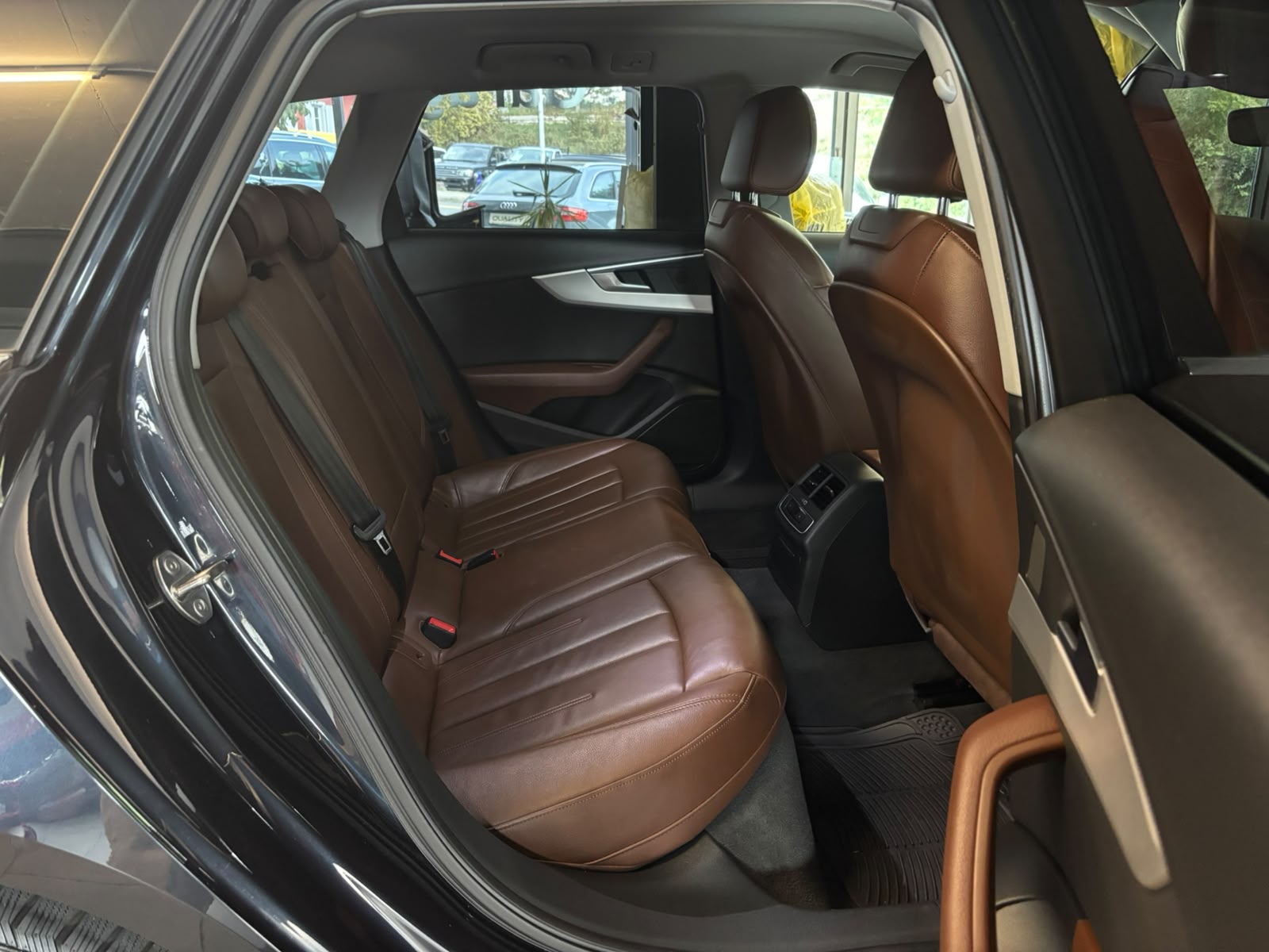 AUDI A4 Avant 2.0 TDI quattro S-tronic-image-10