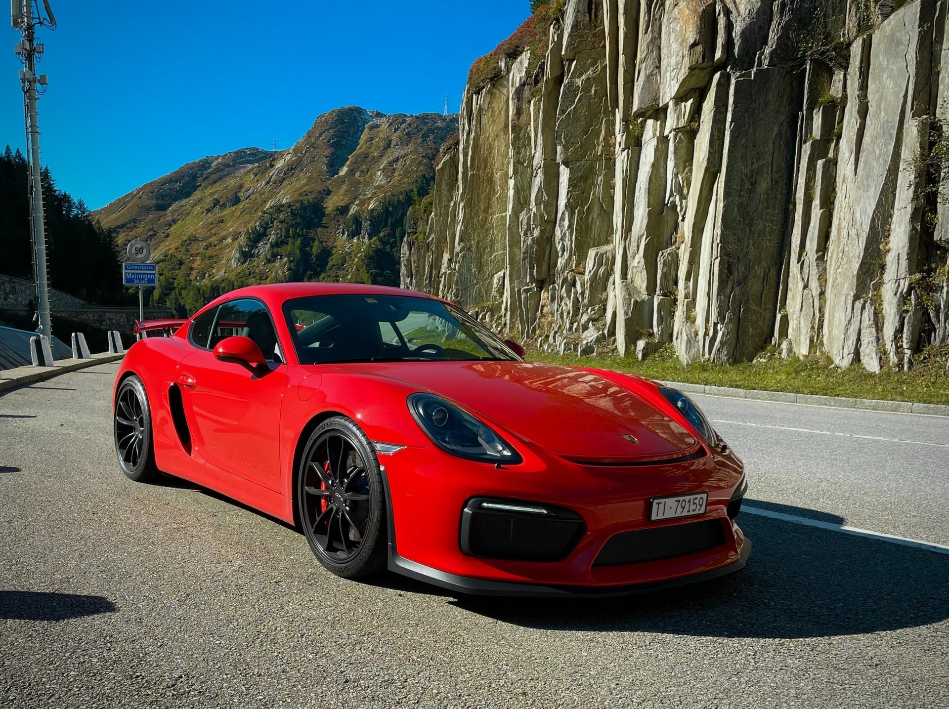 PORSCHE Cayman GT4-image-0