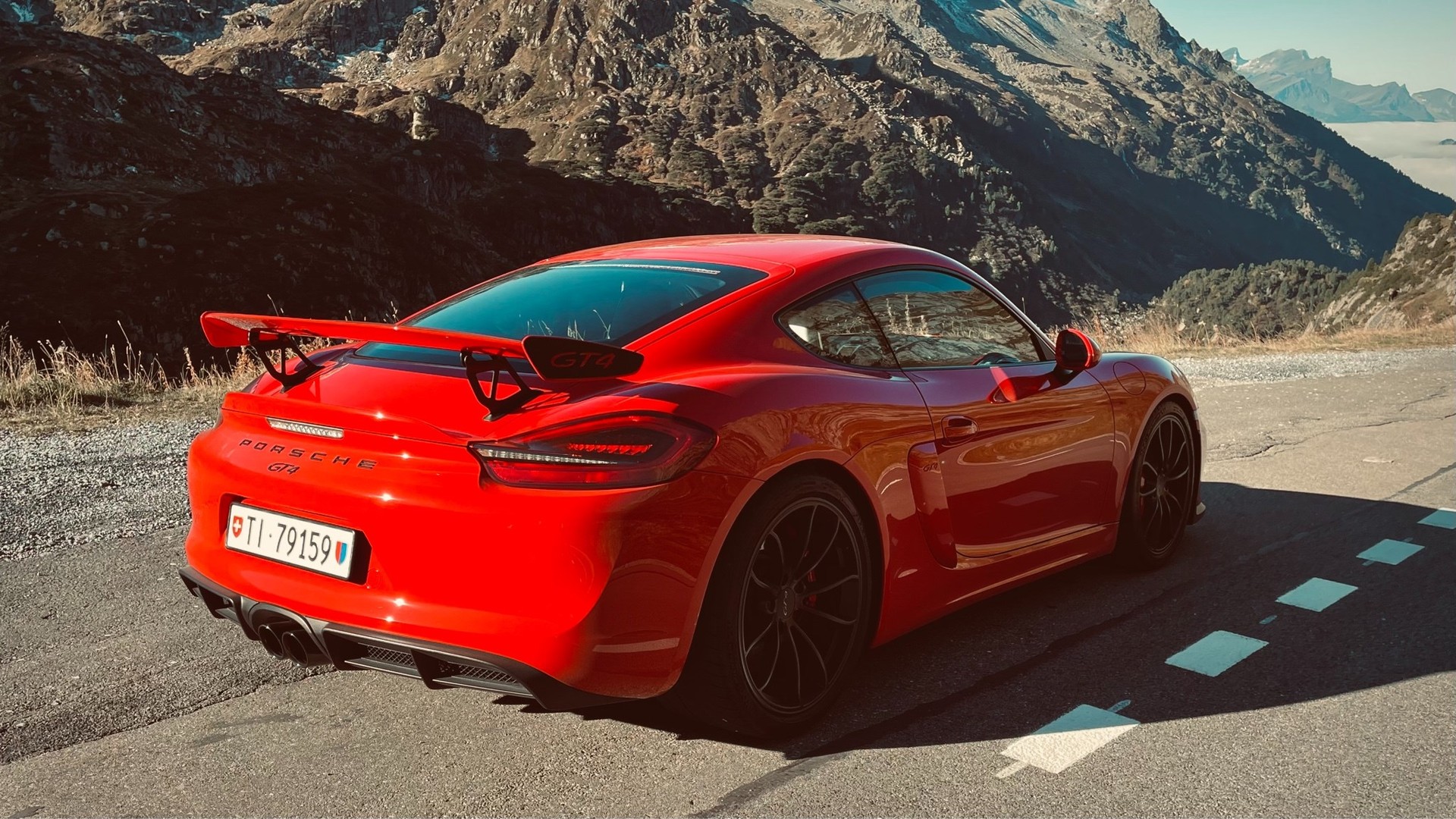 PORSCHE Cayman GT4-image-1
