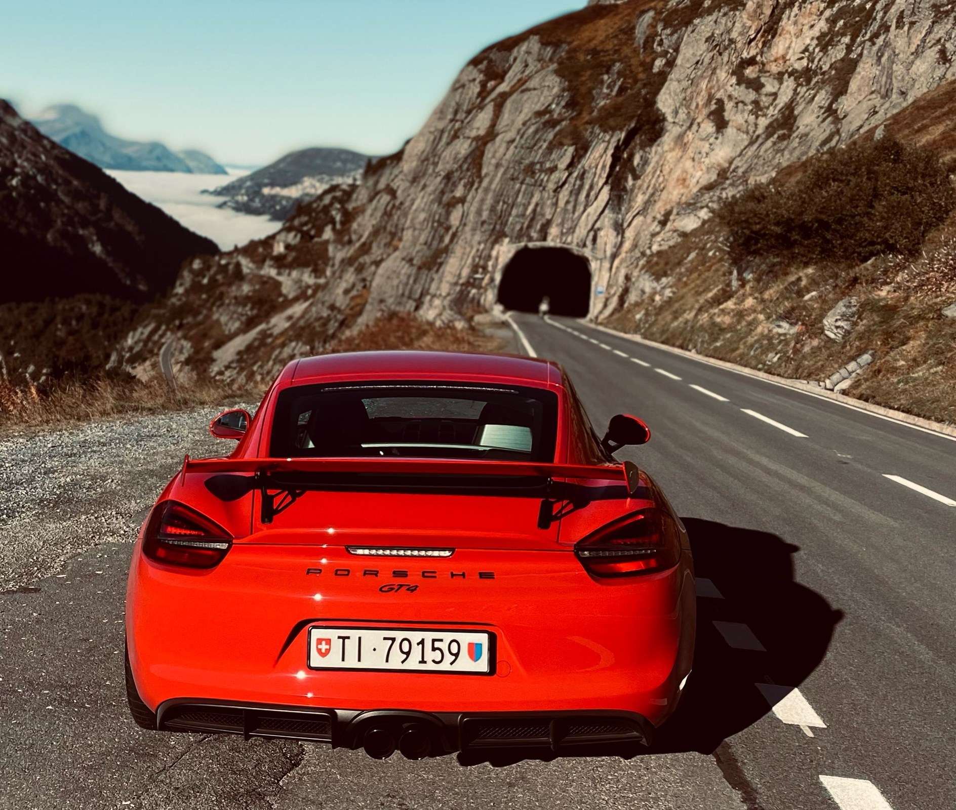 PORSCHE Cayman GT4-image-2