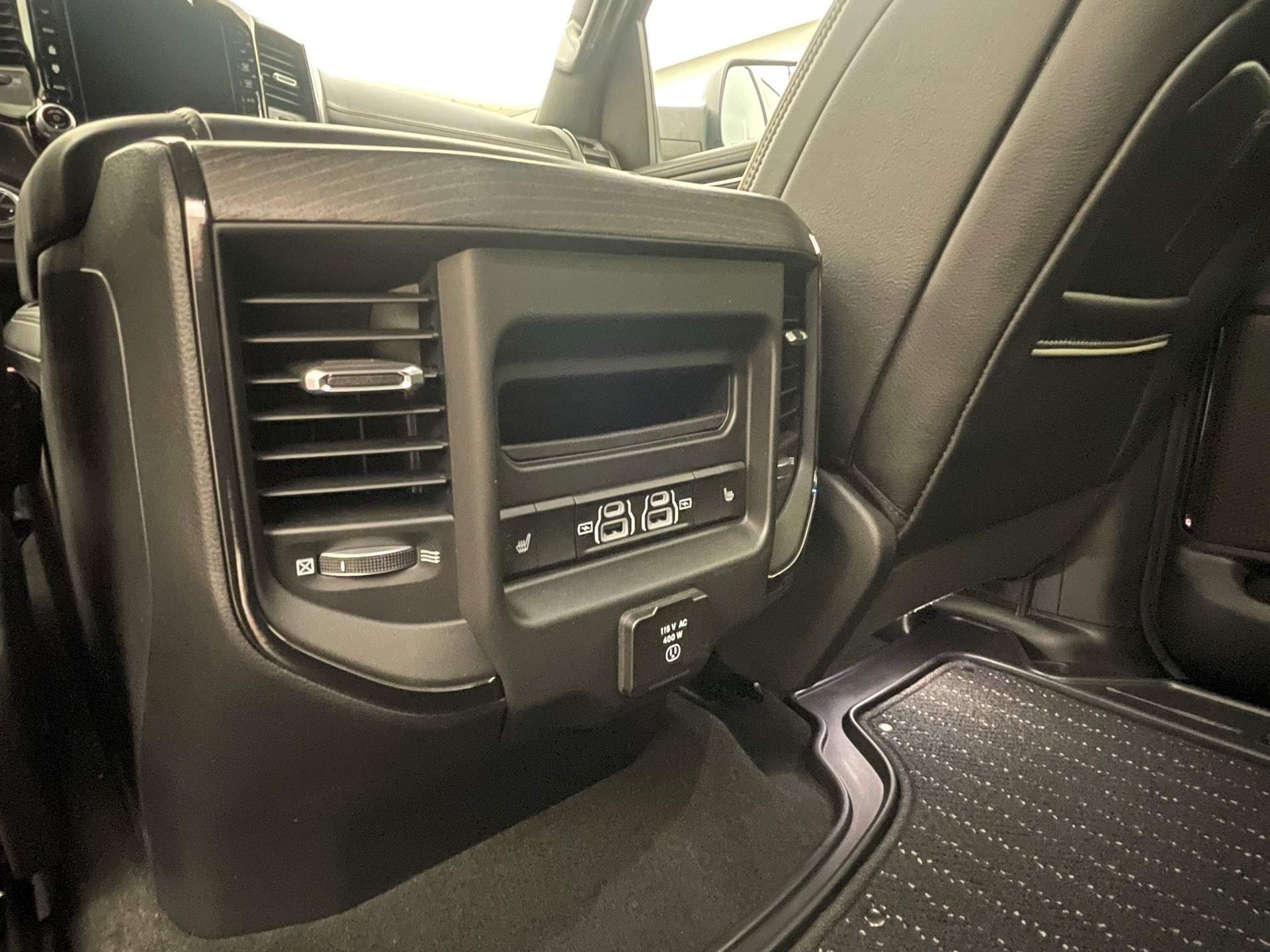 DODGE Ram 1500 5.7 V8 Limited eTorque Crew Cab-image-11