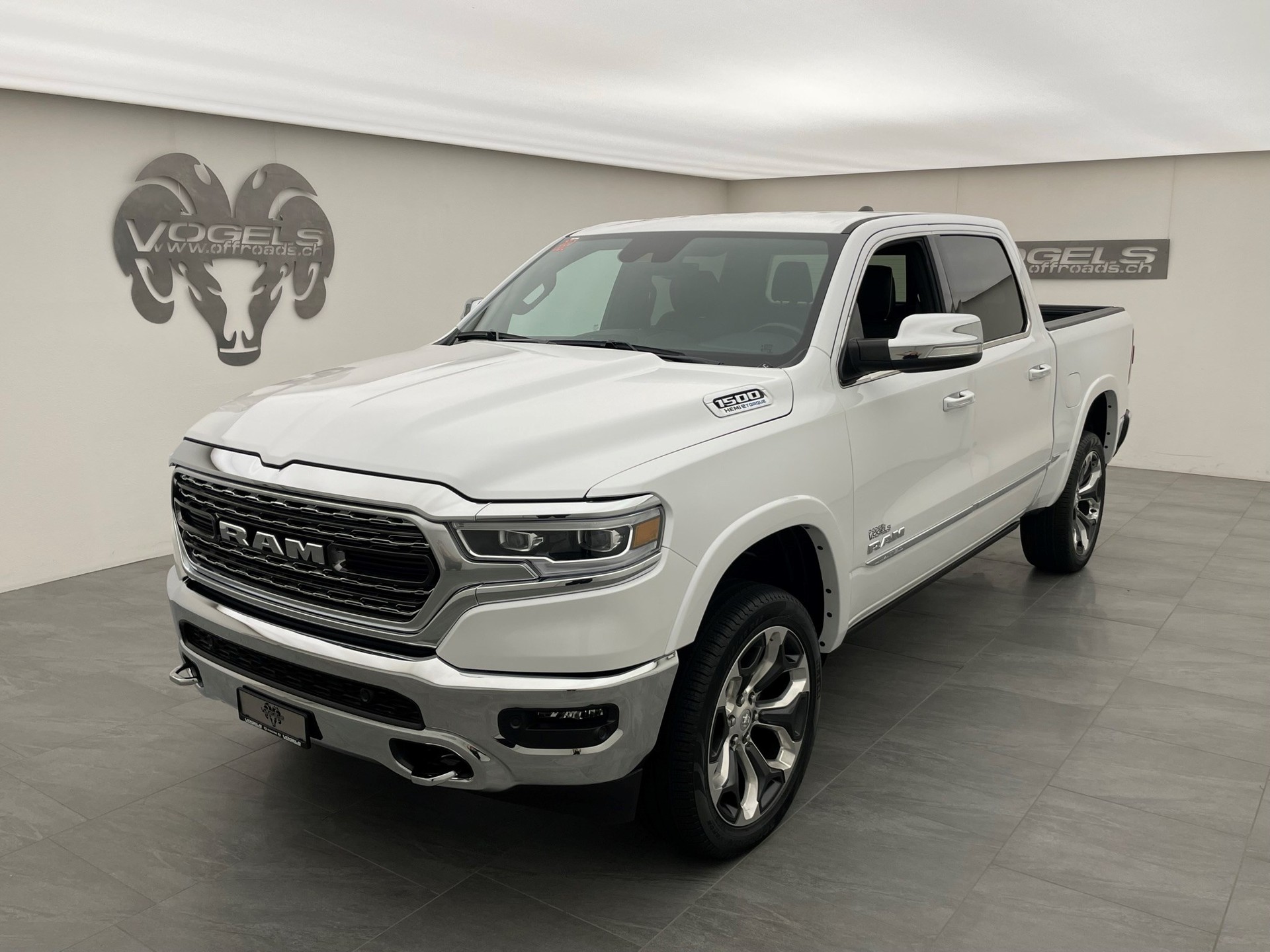 DODGE Ram 1500 5.7 V8 Limited eTorque Crew Cab-image-0